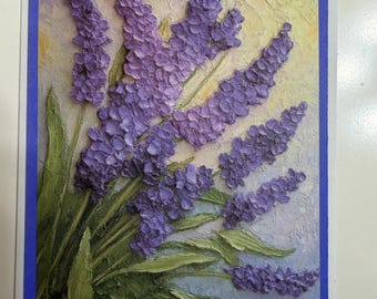 Tarjeta de felicitación "Pensando en ti" con flores moradas