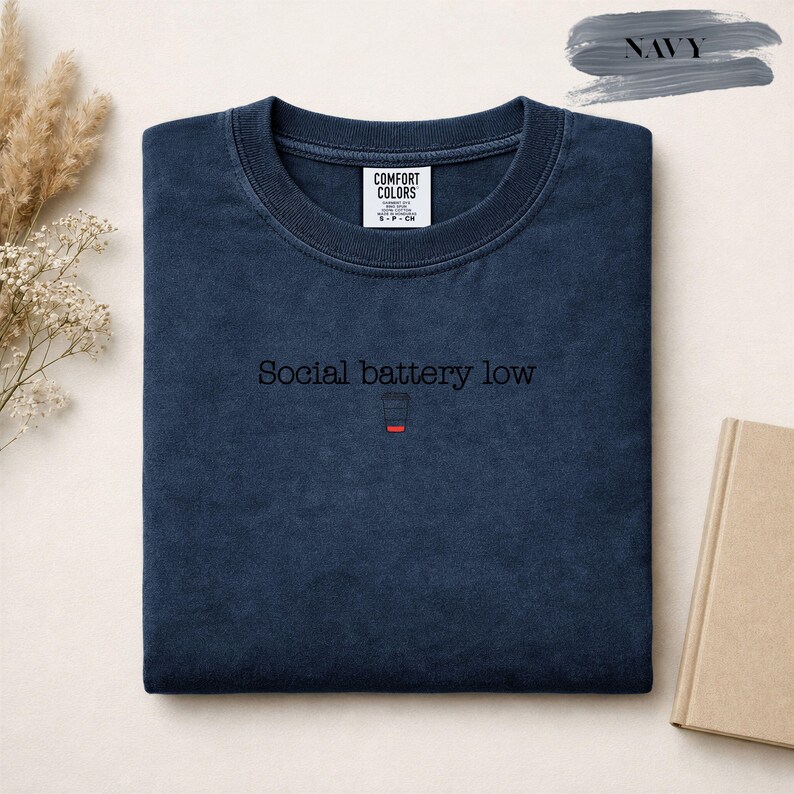 Camiseta con mensaje de baja energía social, camiseta de café para introvertidos, camiseta divertida sobre ansiedad social, camiseta con estética antisocial para mujer. imagen 4