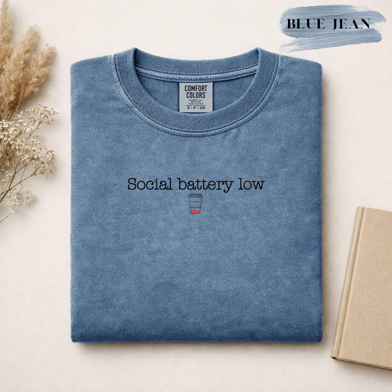 Camiseta con mensaje de baja energía social, camiseta de café para introvertidos, camiseta divertida sobre ansiedad social, camiseta con estética antisocial para mujer. imagen 7