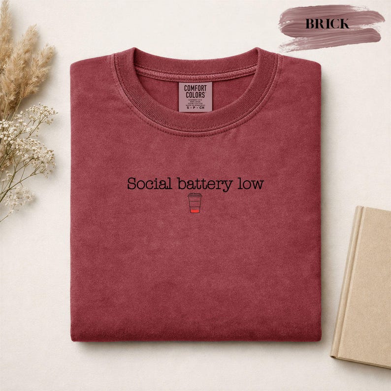 Camiseta con mensaje de baja energía social, camiseta de café para introvertidos, camiseta divertida sobre ansiedad social, camiseta con estética antisocial para mujer. imagen 5