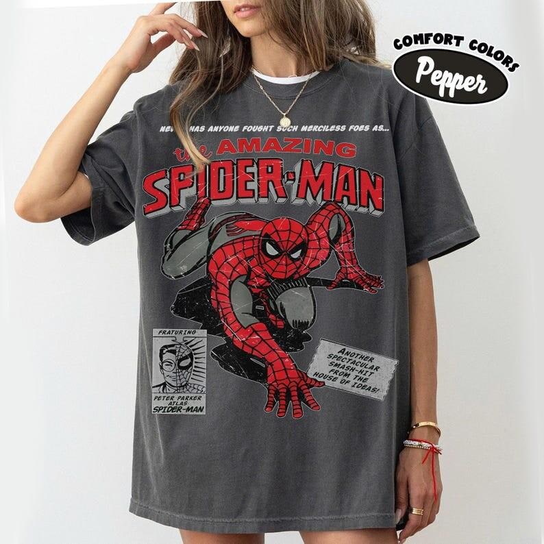 Camiseta vintage de los 90 de MCU The Amazing Spider-Man Comfort Colors, camiseta retro de Spiderman estilo cómic, camiseta de Spiderman de los Vengadores de MCU, regalo para fans imagen 1