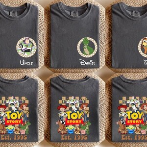 Chemises familiales assorties aux personnages de Toy Story personnalisés, t-shirts personnalisés Toy Story, t-shirts Woody Jessie Rex Slinky Buzz Alien assortis image 3