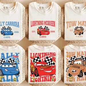 Camiseta Tow Mater Comfort Colors, camiseta de Cars de Disneyland, camiseta de Rayo McQueen de Pixar, camiseta de Sally Carrera, camiseta de Disneyland Vacation Story Land imagen 1