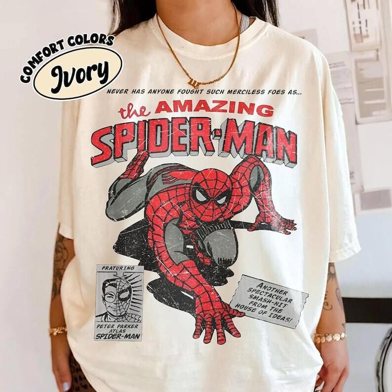 Camiseta vintage de los 90 de MCU The Amazing Spider-Man Comfort Colors, camiseta retro de Spiderman estilo cómic, camiseta de Spiderman de los Vengadores de MCU, regalo para fans imagen 2
