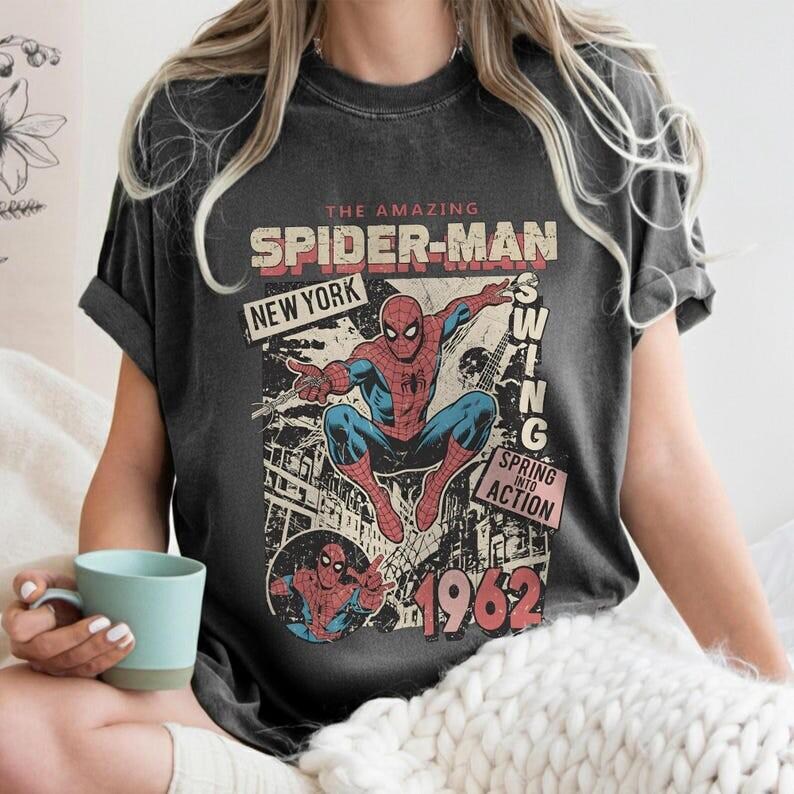 Vintage Amazing Spider-Man Shirt, Retro Mcu Comics Cover Tee, Pink Spiderman Graphic Shirt, MCU Fan Gift, Comfort Colors Mcu Trip Tee Bild 3