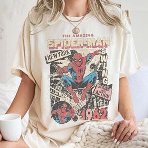 Vintage Amazing Spider-Man Shirt, Retro Mcu Comics Cover Tee, Pink Spiderman Graphic Shirt, MCU Fan Gift, Comfort Colors Mcu Trip Tee Bild 1
