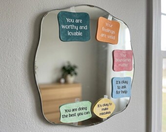 Può includere: Uno specchio da parete dalla forma organica irregolare con sei note adesive colorate che riportano affermazioni positive: You are worthy and lovable, Your feelings are valid, Your boundaries matter, It's okay to ask for help, You are doing the best you can e It's okay to make mistakes.