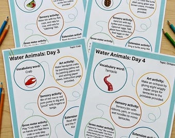 Può includere: Quattro fogli di attività educative bianchi intitolati Water Animals: Day 1, 2, 3 e 4. Ogni foglio presenta un bordo azzurro e contiene sezioni circolari per vocabolario, arte, attività sensoriali, motorie e di estensione con testo.