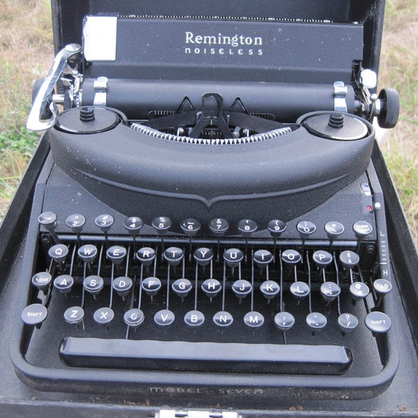 Remington Rand Noiseless Model Seven Portlable Typewriter Vintage Office