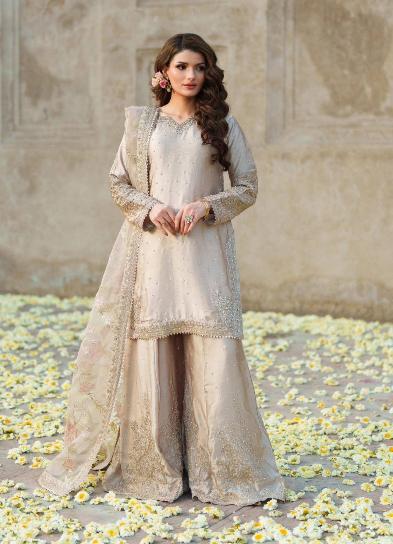 green emerald velvet dress White Classic 3-Piece Suit With Flared Trousers And Vest – trinarosh