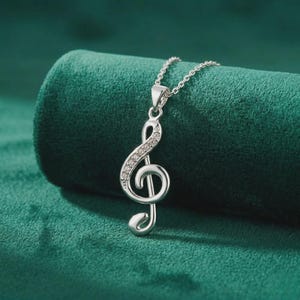 Treble Clef Necklace Silver – Music Note Pendant Elegant – Gift for Music Lover Woman