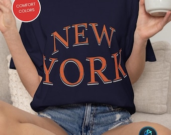 New York Retro Varsity Schriftzug T-Shirt, 90er Jahre NYC Typografie T-Shirt, Blau und Orangefarbenes Grafiktop