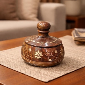 Azucarero de madera artesanal con tapa rústica, recipiente para especias y té, ideal para la cocina.