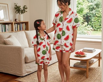 Watermeloensatijnen zijden pyjama voor mama en mij, bijpassende zomernachtkleding voor het hele gezin, luxe pyjama met fruitprint, cadeau moeder-dochter