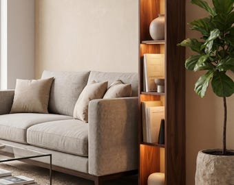 Prateleira de canto em madeira maciça, alta e estreita, com espaço de armazenamento aberto, estilo minimalista, ideal para decoração de sala de estar ou como presente de boas-vindas.