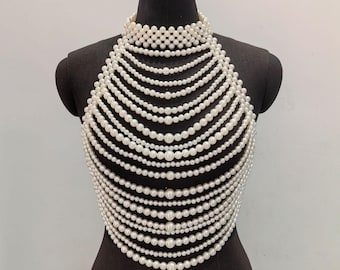 Top de sujetador con cadena corporal de perlas, arnés de pecho de perlas sintéticas, joyería corporal en capas para atuendo de boda, playa, festival o rave.