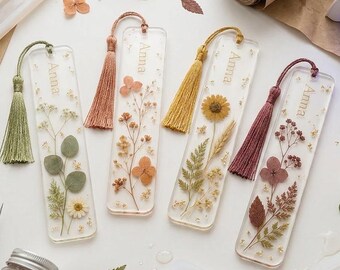 Set of 4 Personalized Resin Bookmarks with Dried Flowers, Custom Name Floral Bookmark Set, Autumn Book Lover Gift, Handmade Teacher Gift