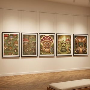 Könnte beinhalten: Fünf gerahmte Kunstdrucke mit Illustrationen von skurrilen Pilzhäusern. Jeder Druck zeigt eine einzigartige Szene mit lebendigen Farben und detaillierten Elementen, präsentiert in einer Galerie mit einer Holzbank.
