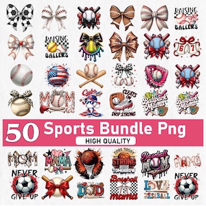 Puede incluir: Una colección de 50 gráficos PNG con temática deportiva, que incluyen pelotas de béisbol, lazos y elementos de texto. Los diseños presentan pelotas de béisbol, fútbol y baloncesto, con frases como "Raising Ballers" y "Baseball Mom". La imagen tiene una pancarta rosa que dice "50 Sports Bundle Png".