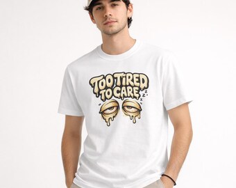 Camiseta con estampado de ojos soñolientos "Demasiado cansado para importarme" / Camiseta con texto de dibujos animados de aspecto adormilado.