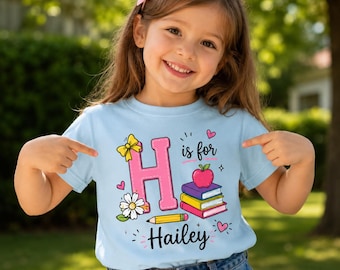 Personalisiertes Schulshirt für Kinder, T-Shirt mit individuellem Alphabet-Namen, Shirt für den ersten Schultag, Geschenkidee für Kleinkinder zum Schulanfang mit Bleistift