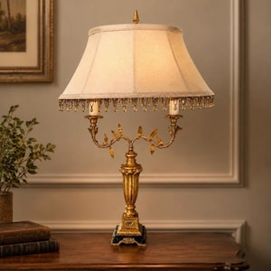 Vintage Hollywood Regency-tafellamp | Bladgouden tolelamp met kap met kralenfranje | 28-inch hoog glamourverlichtingsdecor