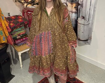 Vestido corto reversible de algodón Kantha con bolsillos (tallas S-2X)