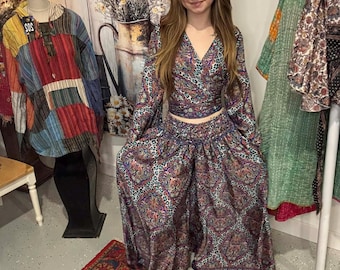 Conjunto de pantalón palazzo con mangas acampanadas y top cruzado Talla única M a XL