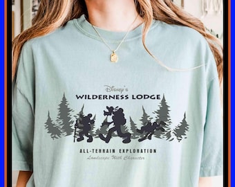 Retro Wilderness Hütte Micky Donald Doof Disneyworld Camping 2026 Disney Familie Tee | Unisex Erwachsene Kind Baumwolle T-Shirt Hoodie Geschenk GU808