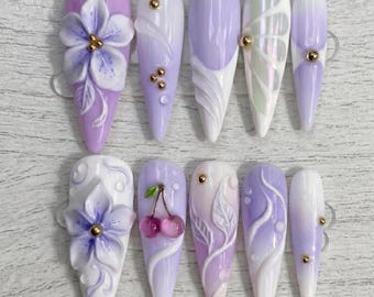Uñas postizas de lujo con diseño de flores moradas, uñas stiletto con cerezas y flores en 3D, elegante set de uñas hechas a mano, uñas únicas hechas a mano para las fiestas.