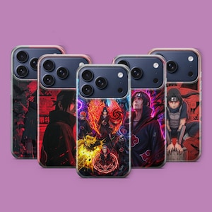 Puede incluir: Cinco fundas para teléfono con ilustraciones de estilo anime. Las fundas presentan varios personajes en colores vibrantes, con diseños que incluyen escenas de acción y retratos. Las fundas tienen un borde transparente y una carcasa de cámara azul oscuro.