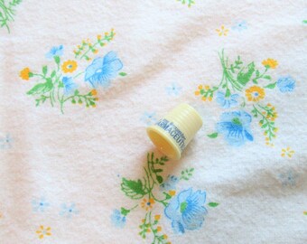 Sold by the Yard CottonPoly Blend Vintage Daisy Floral Printed Flannel
