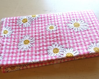 daisies on pink gingham vintage cotton blend plisse tablecloth
