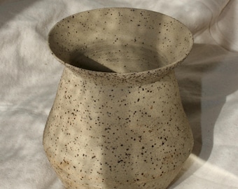 Jarrón de gres moteado