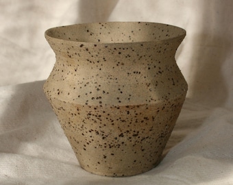 Jarrón angular moteado