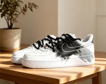 Zapatillas AF1 Low personalizadas pintadas a mano, con diseño de pinceladas en blanco y negro, zapatillas artísticas únicas hechas a mano.