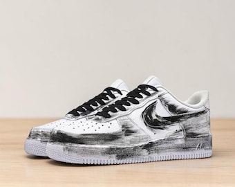 Zapatillas AF1 Low personalizadas pintadas a mano, con diseño de pinceladas en blanco y negro, zapatillas únicas hechas a mano.