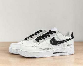 Baskets basses AF1 personnalisées peintes à la main, chaussures de croquis de graffiti noir et blanc, baskets uniques faites main