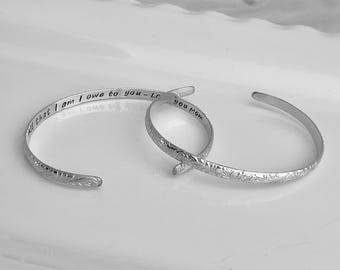 Custom Floral Cuff Bracelet - Gold / Silver Flower Bracelet - Personalized Bangle - Gift for Mom - Custom Engraved Bracelet - Wedding Gift