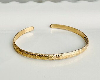 Personalized Gold Bangle - All that I am I owe to you - Gift for Mom - Custom Engraved Cuff Bracelet - Wedding Gift - Floral Cuff Bracelet
