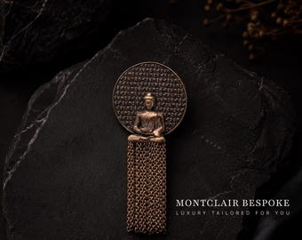 Broche antiguo de Buda en oro, broche espiritual vintage, broche con borla para traje, broche para blazer de hombre, joyería budista, broche de boda, regalo para él.