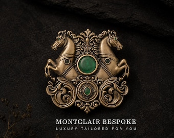 Broche antiguo de oro con dos caballos y cristal de esmeralda, broche heráldico de caballo, broche vintage con escudo real, accesorio llamativo para traje.