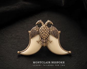 Broche doble de pavo real en oro antiguo, broche de esmalte marfil, broche de pájaro vintage, broche para traje de hombre, broche de boda, regalo para él.