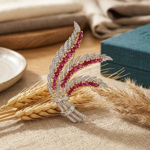 Broszka garniturowa z 3-karatowego okrągłego rubinu, wykonana w laboratorium, pokryta 14-karatowym żółtym złotem