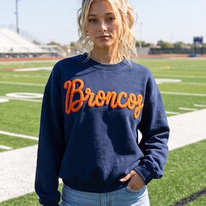 Spersonalizowana bluza z haftem Chenille, okrągły dekolt z nazwą drużyny, koszulka Game Day Spirit