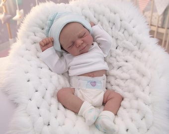 Realistische 38 cm Silikon Reborn Baby Puppe – Lebensechtes schlafendes Neugeborenes Spielzeug mit Kleidung – Ganzkörper Silikon für Spielen Sammler. Junge oder Mädchen