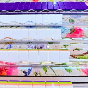 Scallop Acrylic Mahjong Rack, Magnetic Pushers, Anti-Tip Design, Ergonomic Tilt
