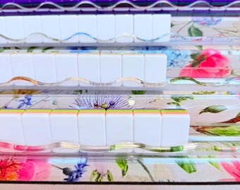 Scallop Acrylic Mahjong Rack, Magnetic Pushers, Anti-Tip Design, Ergonomic Tilt