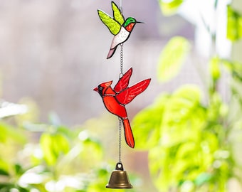 Dzwonki wietrzne z motywem kolibra – kardynalski witraż, łapacz słońca, dekoracja ganku
