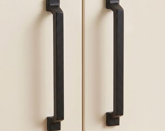 Modern Metal Cabinet Handles - Sleek Furniture Hardware for Kitchen Drawers and Wardrobe Doors
